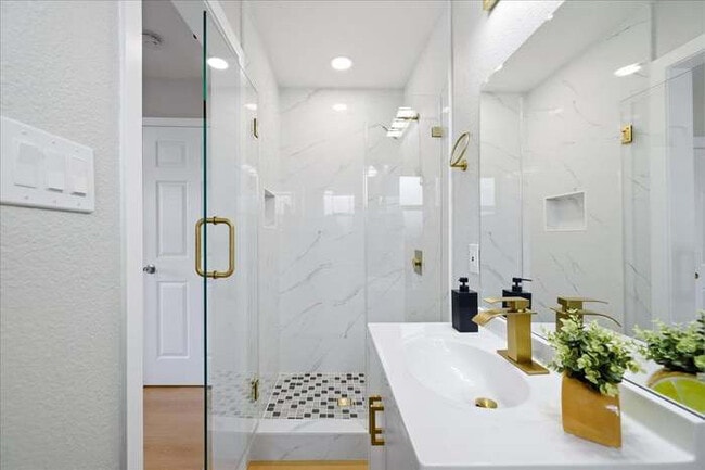 Building Photo - 4564 San Juan Ave