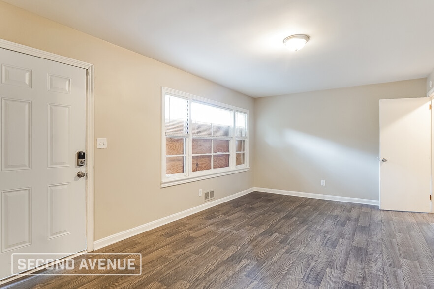 Building Photo - 9725 Red Ln Dr