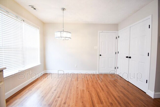 Building Photo - 2812 Bolla Dr