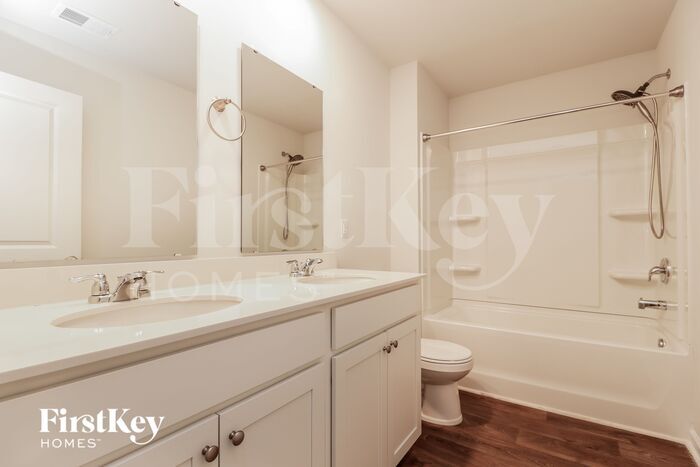 Building Photo - 385 Azore Way