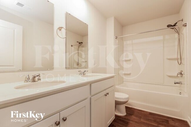 Building Photo - 385 Azore Way