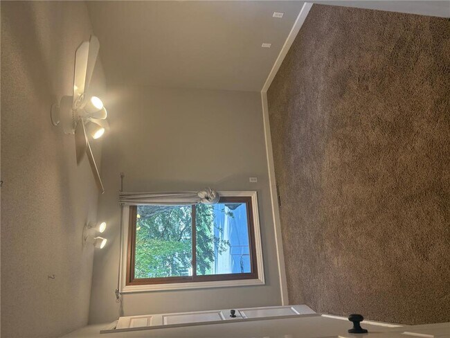 Building Photo - 2510 Wellington Cir