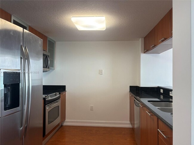 Building Photo - 1800 N Bayshore Dr