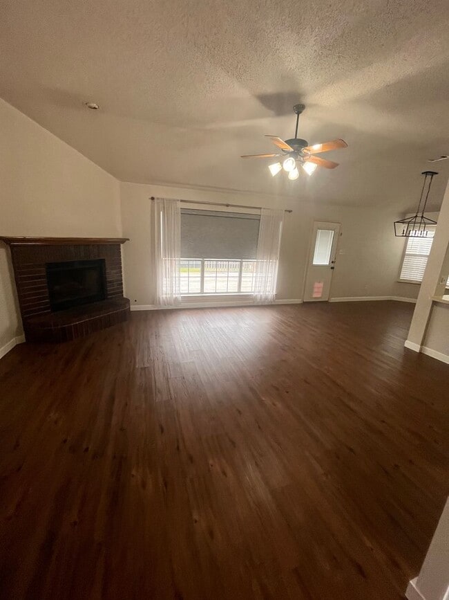 Building Photo - NEW IN MANAGEMENT - AVAILABLE NOW