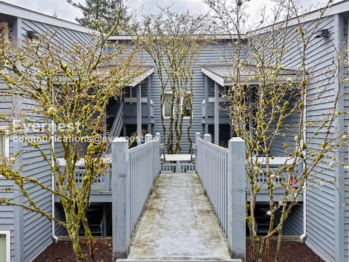 Building Photo - 9398 Redmond - Woodinville Rd NE