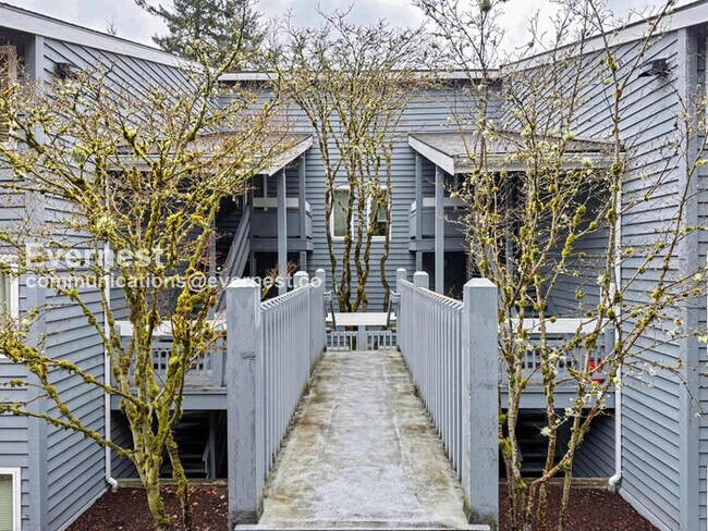 Building Photo - 9398 Redmond - Woodinville Rd NE