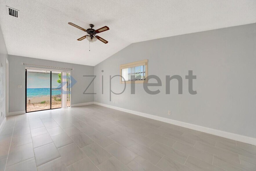 Building Photo - Unit 1420