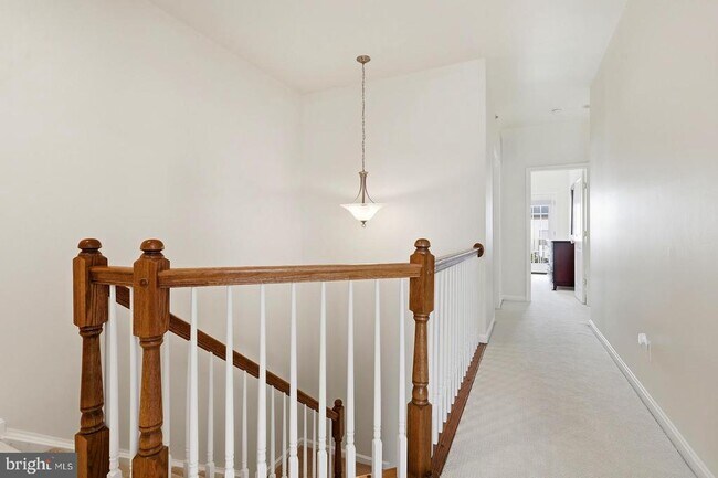Building Photo - 7931 Crescent Park Dr