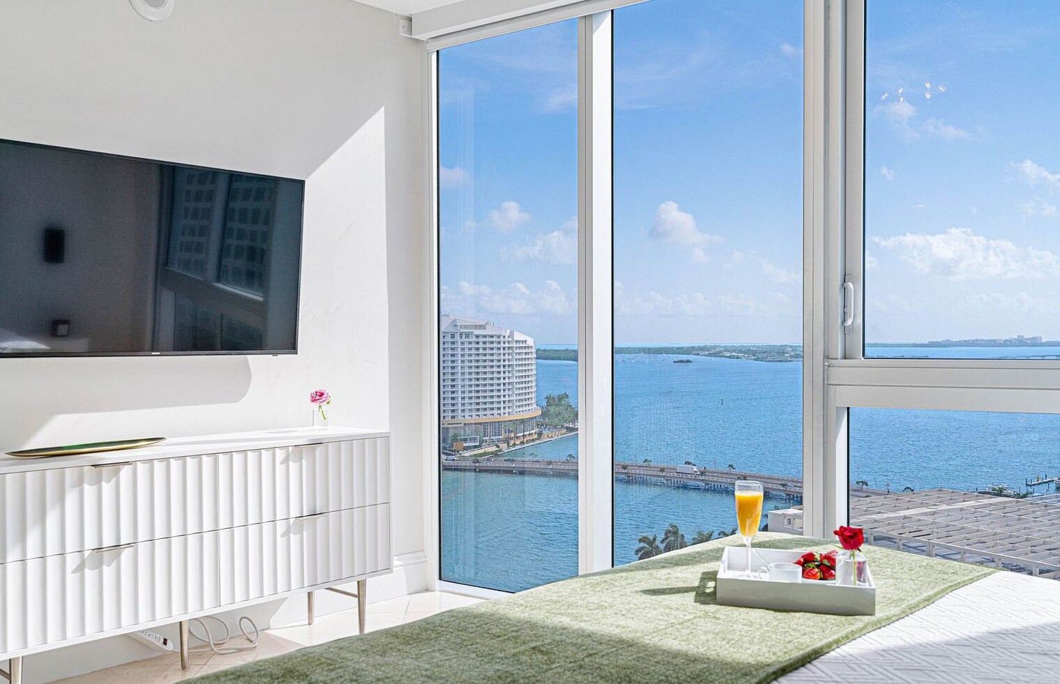 Building Photo - 485 Brickell Ave