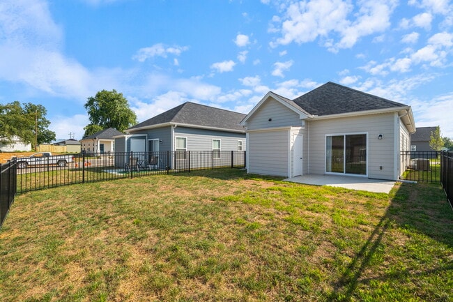 Building Photo - 867 Rosemary Ln