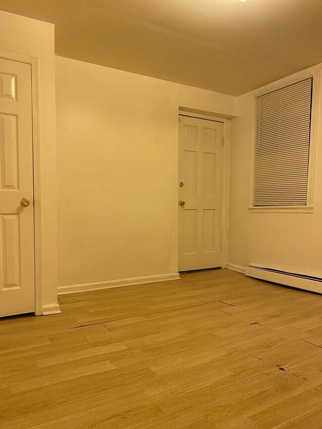 Building Photo - 6033 Elmwood Ave