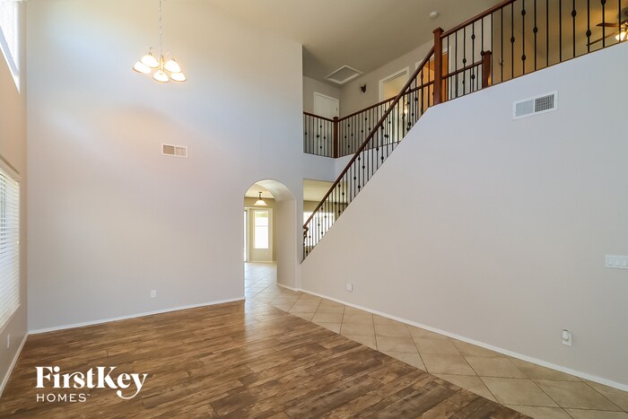 Building Photo - 2907 W Sunland Ave