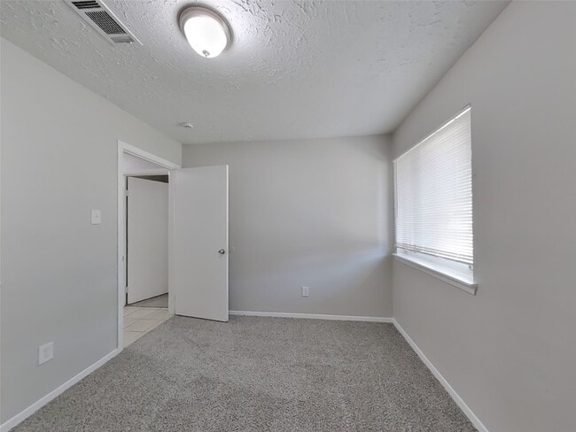 Building Photo - 8510 Sorrel Dr