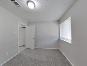 Building Photo - 8510 Sorrel Dr