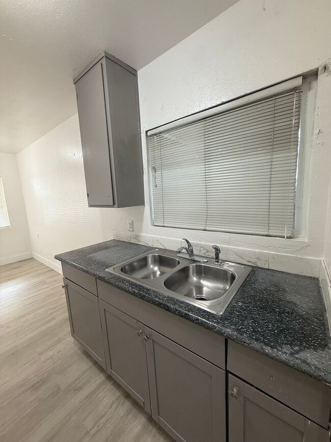 Building Photo - 2 bedroom apartment for rent