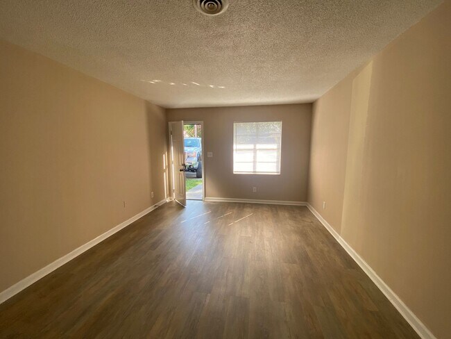 Building Photo - 2630 Vance Dr