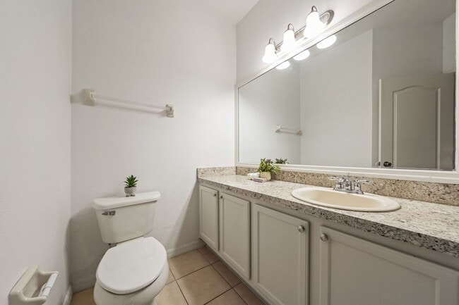 Building Photo - 2 Bedroom /2.5 bathrooms Town House. Just few minutes from Medical City.