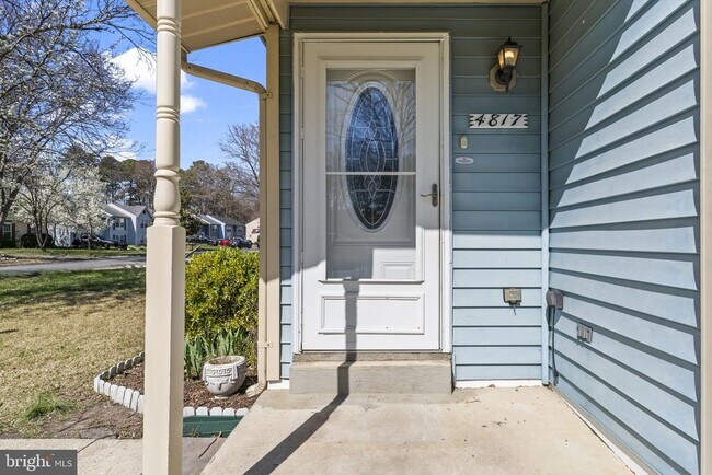 Building Photo - 4817 Kingfisher Ct