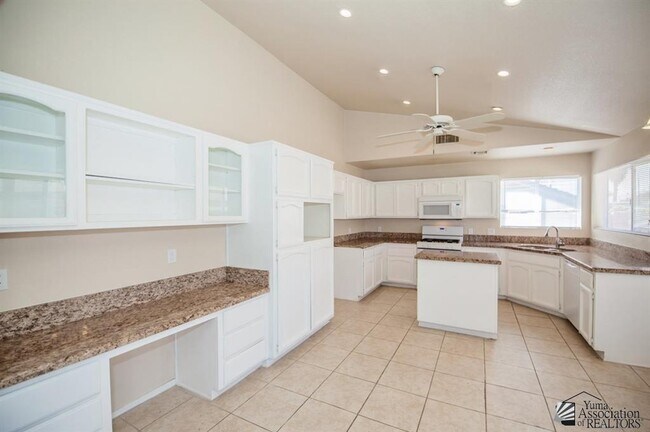 Building Photo - 3582 W 14th Pl