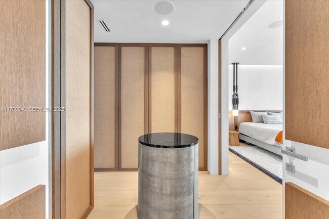 Building Photo - 18975 Collins Ave