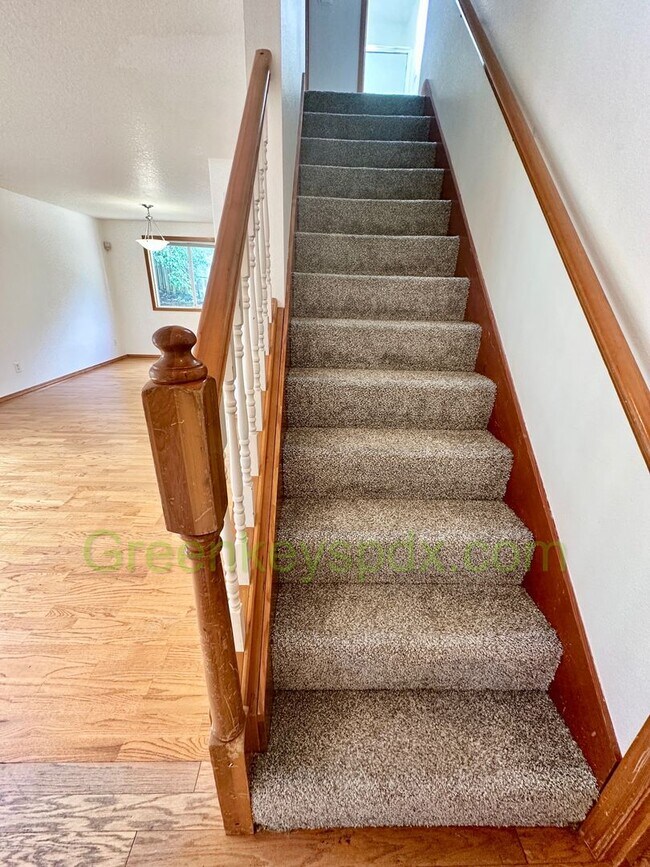 Building Photo - Beautiful 3-Bedroom House with 2.5 Bathroo...