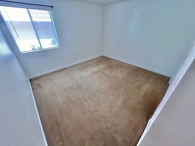 Building Photo - ADORABLE 2 BEDROOM 2 BATHROOM 1ST FLOOR CONDO