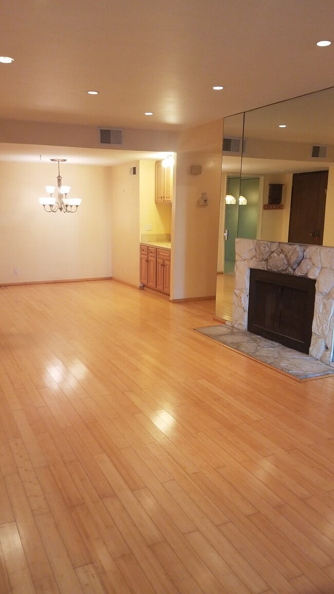 Building Photo - 311 Bora Bora Way