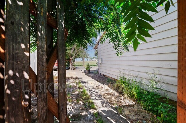 Building Photo - 467 N Adair St