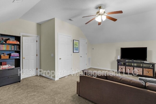 Building Photo - 121 Tappan Zee Dr
