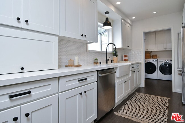 Building Photo - 12614 Morrison St