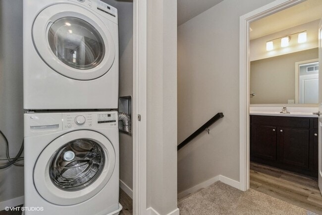 Building Photo - Big Ben Townhomes – Brand New 3 Bedroom Townhome | Attached 2-Stall Garage