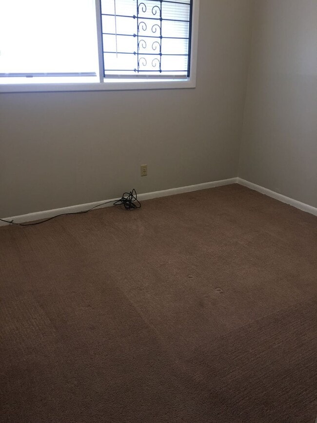 Building Photo - Beautiful Remodeled 3/1 Home