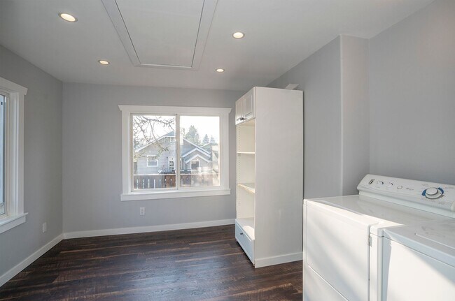 Building Photo - North End Tacoma Three Bed Craftsman