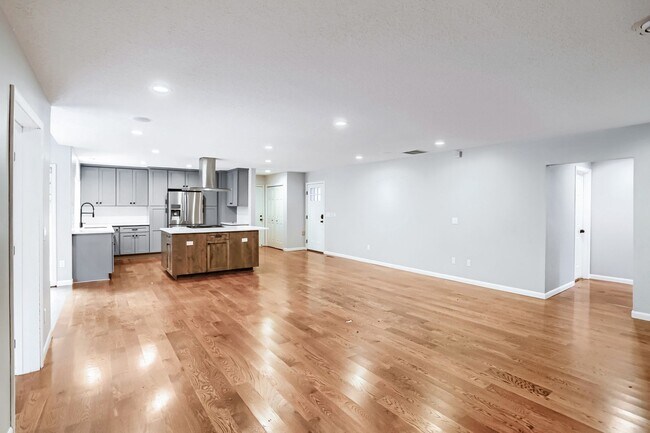 Building Photo - 15050 SW 141st Ave