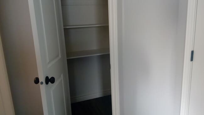 Building Photo - 3 bedroom 2.5 bath Rock Creek Town Home wi...
