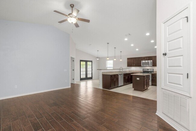 Building Photo - 8478 Island Dr