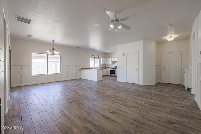Building Photo - 16848 W Cottonwood St