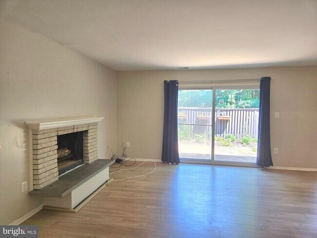 Building Photo - 1808 Ivy Oak Square