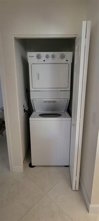 Building Photo - 1211 Capri Isles Blvd