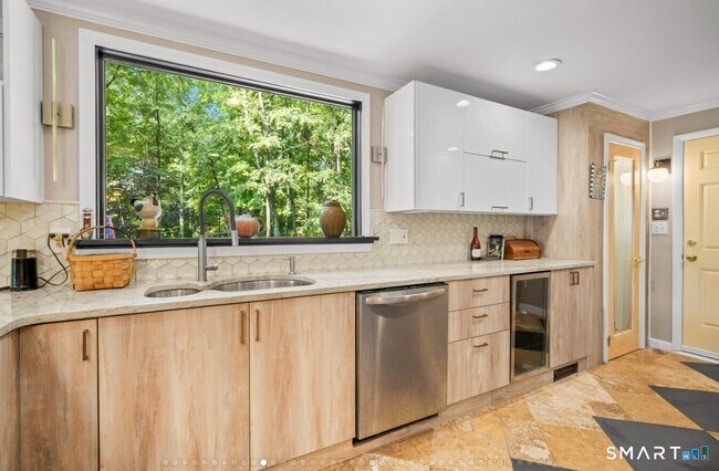 Building Photo - 92 Kenmore Rd