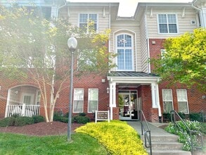 Building Photo - 2 Bedroom, 2 Bathroom Condo in Chapel Hill