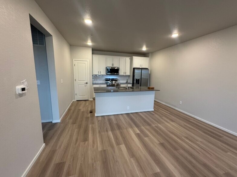Building Photo - 1811 Bounty Dr