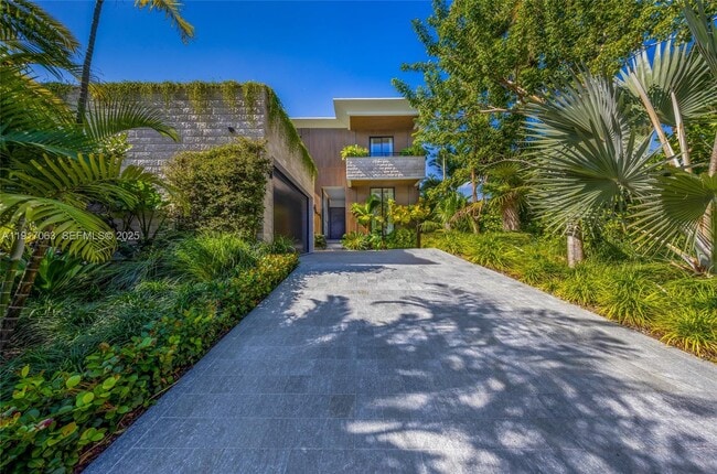 Building Photo - 200 W Rivo Alto Dr