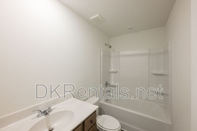 Building Photo - 182 Parkwood Dr