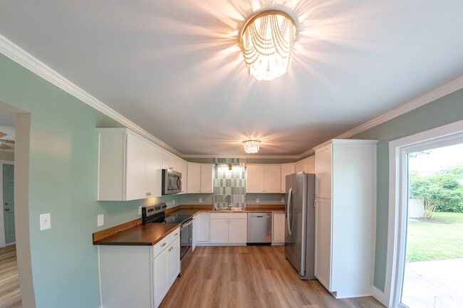 Building Photo - 208 Forestview Dr