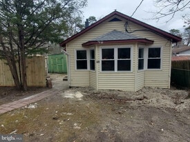 Front - 40 Hydrangea St