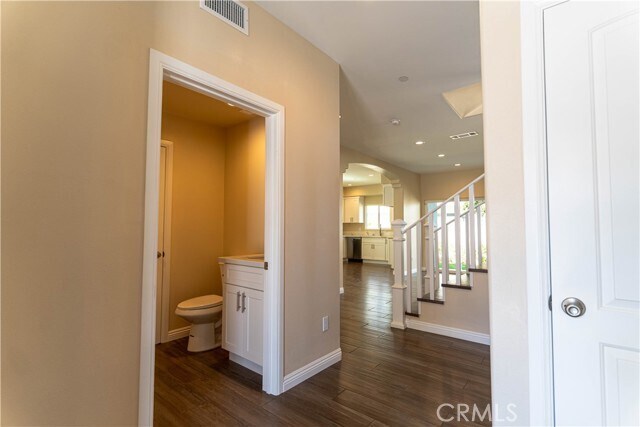 Building Photo - 9246 Cedros Ave
