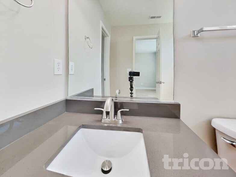 Building Photo - 7337 Ethans Way