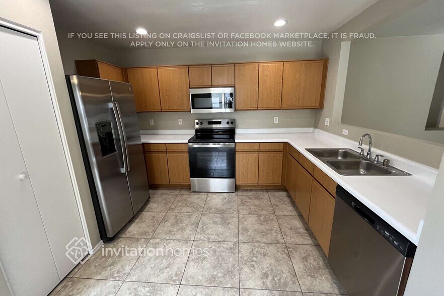 Building Photo - 12628 N Main St