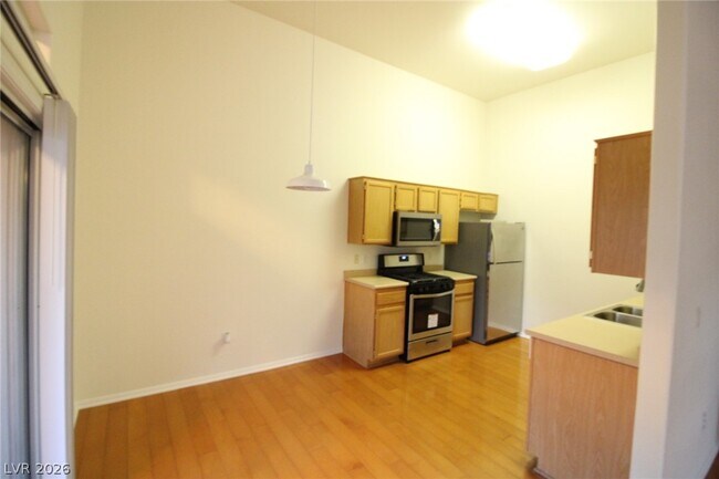 Building Photo - 700 Carnegie St